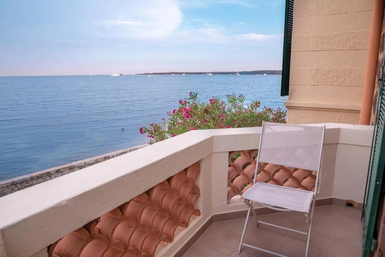 Nid d'Amour vue mer 0*, Cannes France